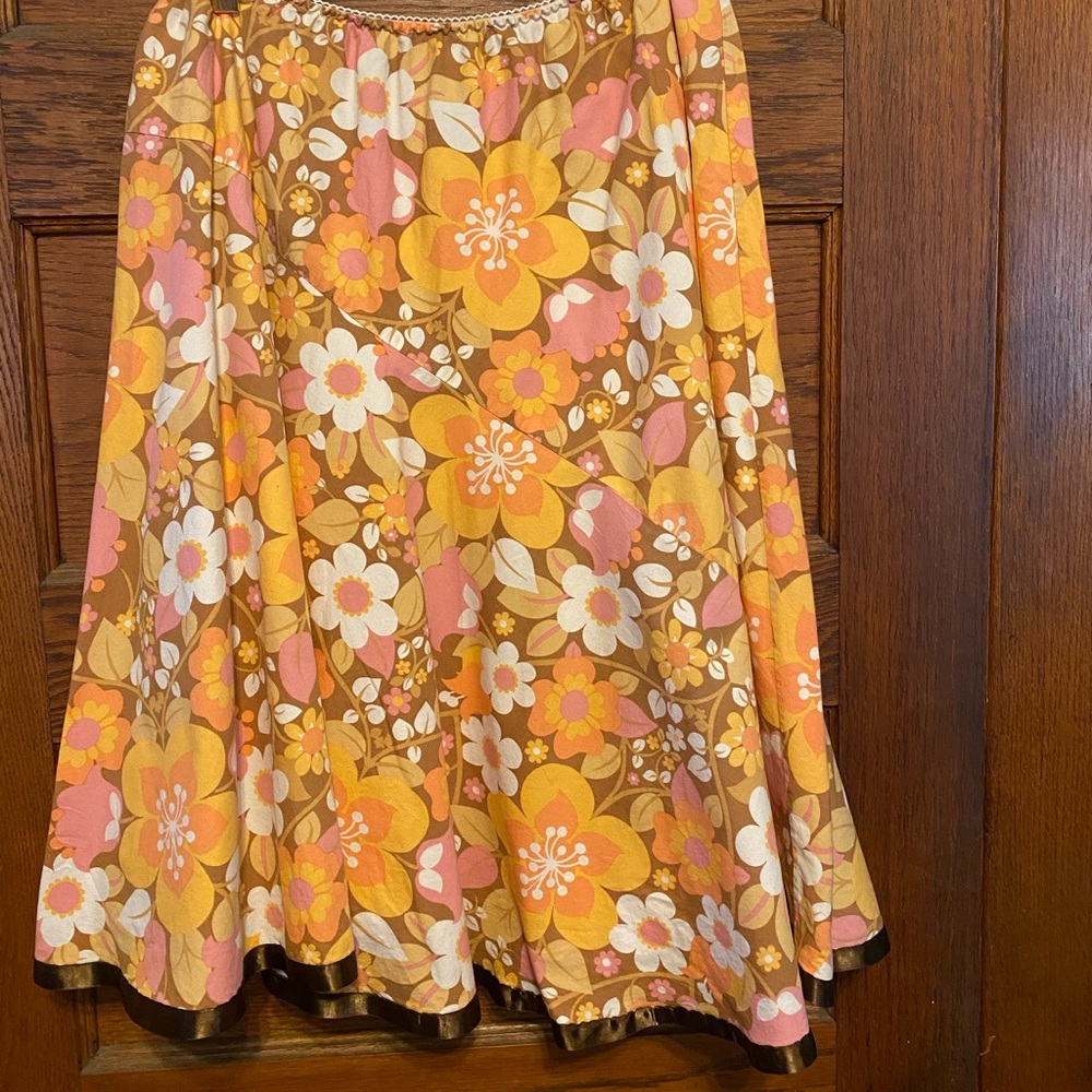EUC Skirt in Gorgeous Retro Print